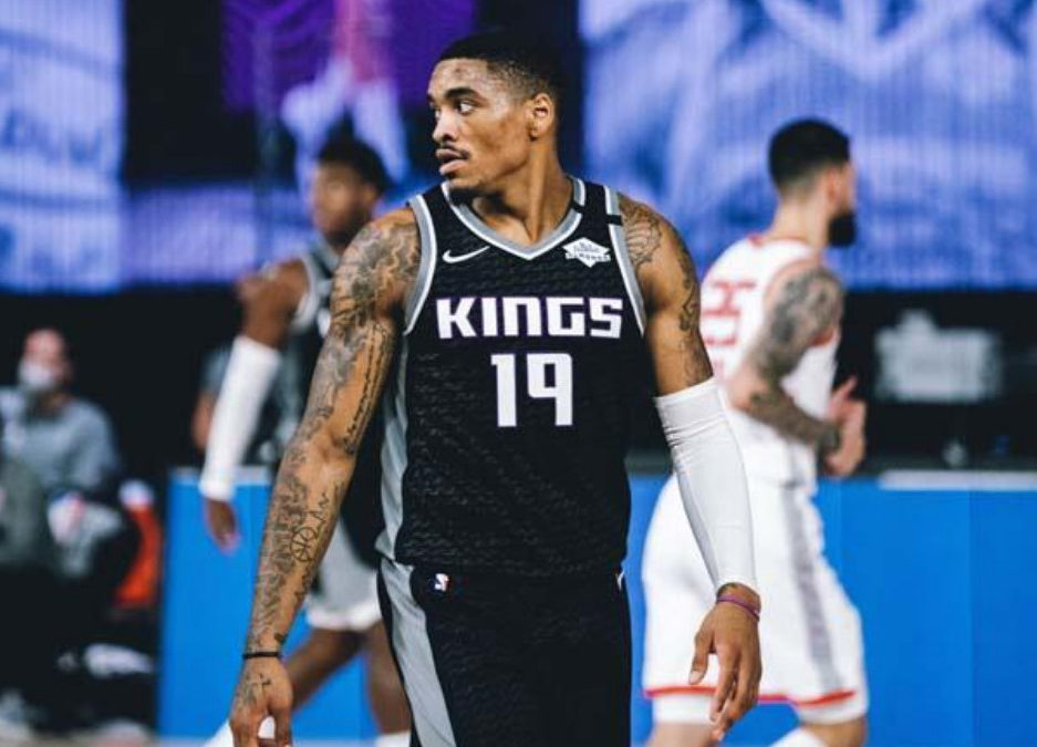 Sacramento Kings re-sign DaQuan Jeffries to two-year deal, per report.