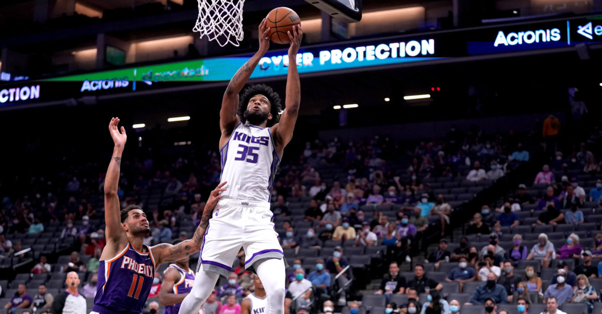 Kings' Luke Walton commends Davion Mitchell for offensive outburst