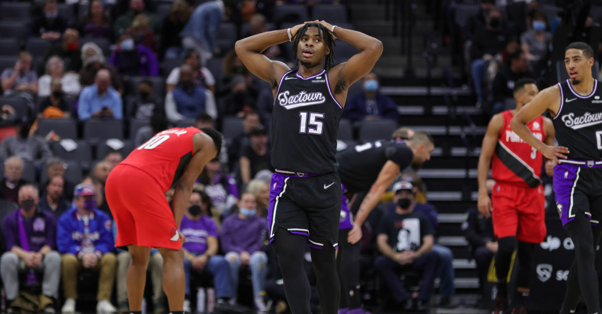 Lakers fans sit in Maloofs' seats at Sacramento Kings home game (Picture)