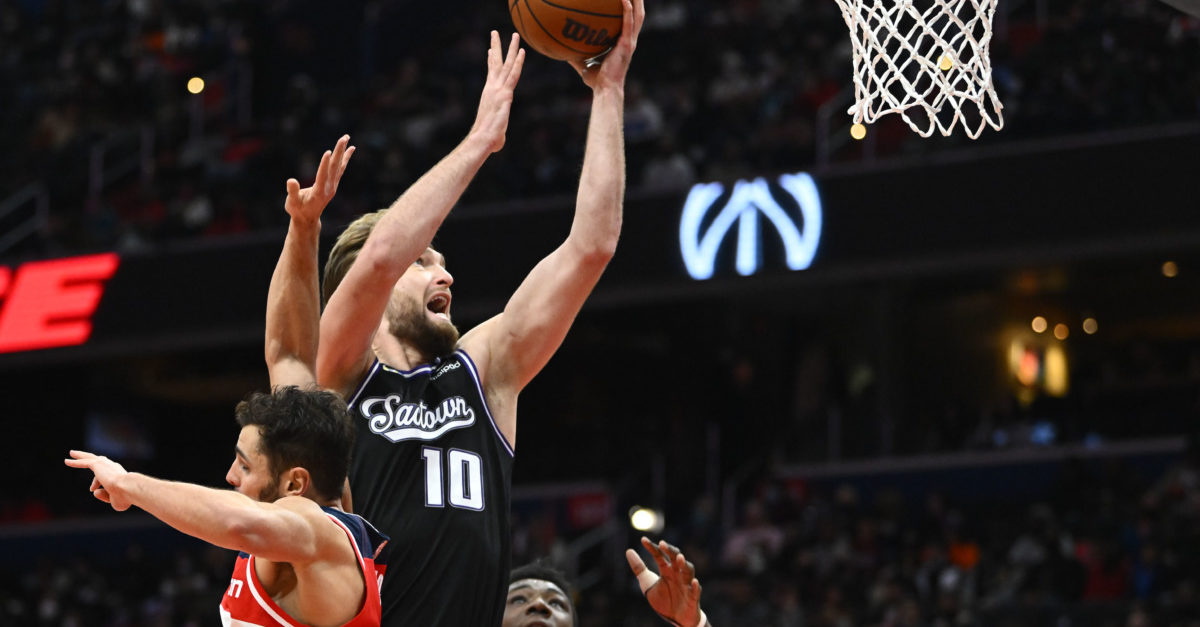 Domantas Sabonis shows why Kings traded for him in debut, plays key role in  win over Wolves 