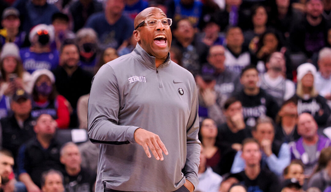 Mike Brown has cleared Health and Safety protocols, will coach against Jazz