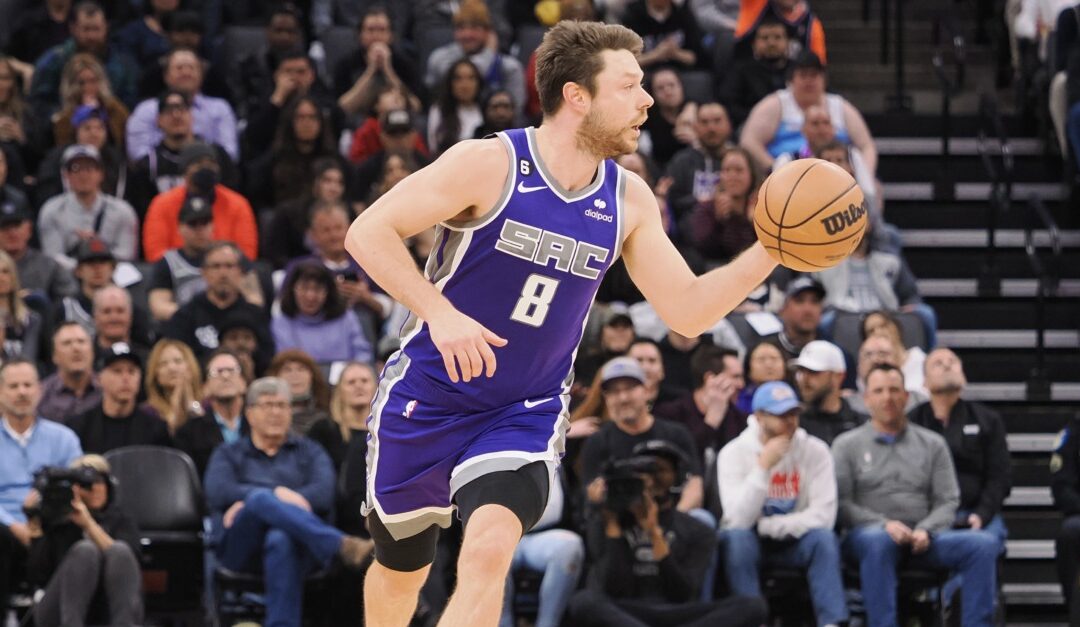 Sacramento Kings announce Matthew Dellavedova out with a fractured finger