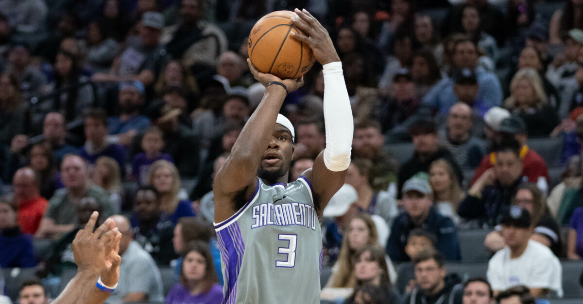 Toronto Raptors trade Terence Davis to Sacramento Kings for future pick