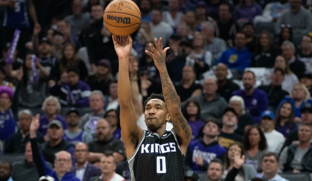 In crunch time, Mike Brown and his players know to get out of the way and  let De'Aaron Fox work - The Kings Herald