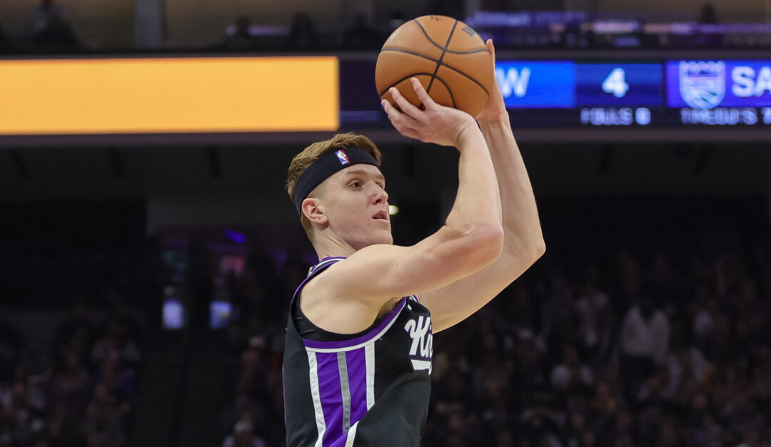 Kevin Huerter breaks out out of slump, helping propel the Kings over the Lakers