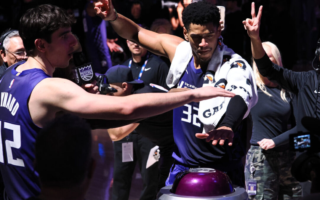 Kings defeat Mavericks 113-107