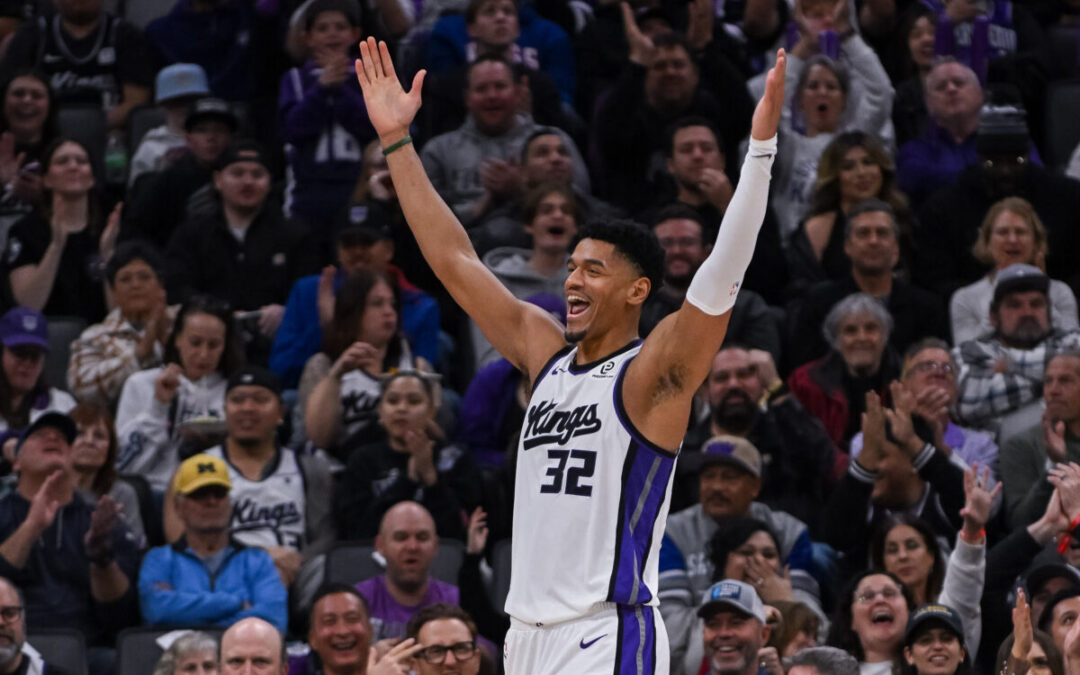 Sacramento Kings sign Dylan Cardwell to long-term contract