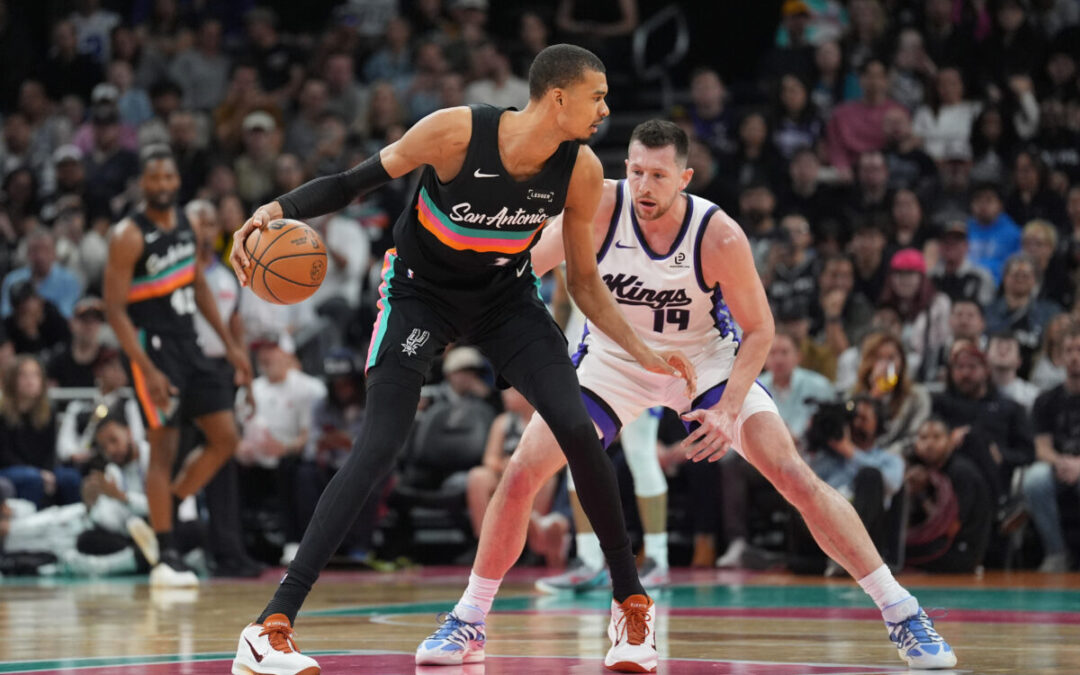 Spurs hand Kings 16th loss in a row