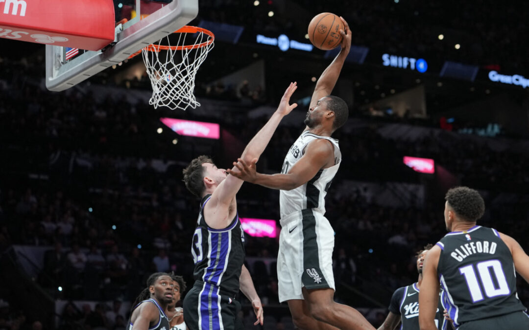 Spurs Drop 80 in First Half as Kings Fall to 0-4 in 130-103 Rout