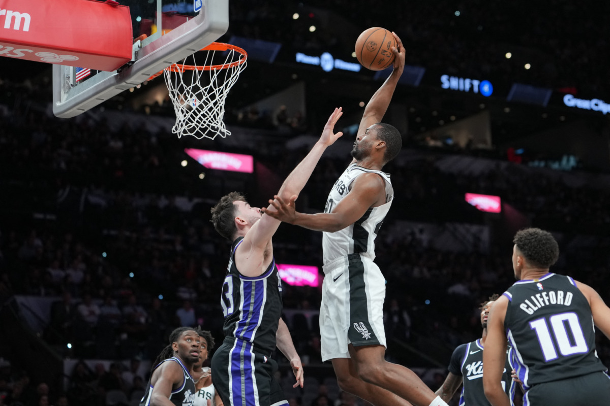 Spurs Drop 80 in First Half as Kings Fall to 0-4 in 130-103 Rout